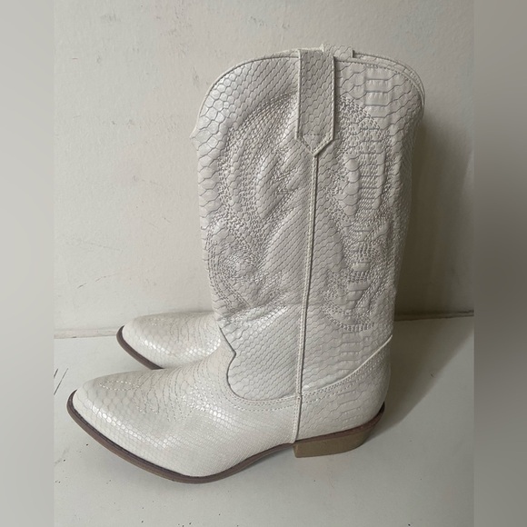 COCONUTS BY MATISSE PYTHON COWBOY BOOT WHITE - Picture 3 of 12